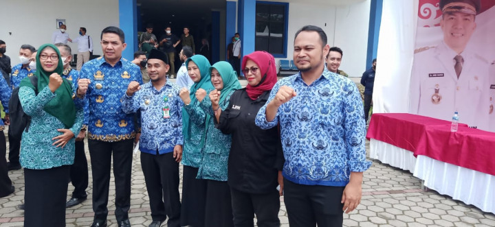 Kegiatan pro bebaya TA 2022 dan penyerahan Paket Sembako serta peralatan sekolah oleh bapak Walikota H. Andi Harun