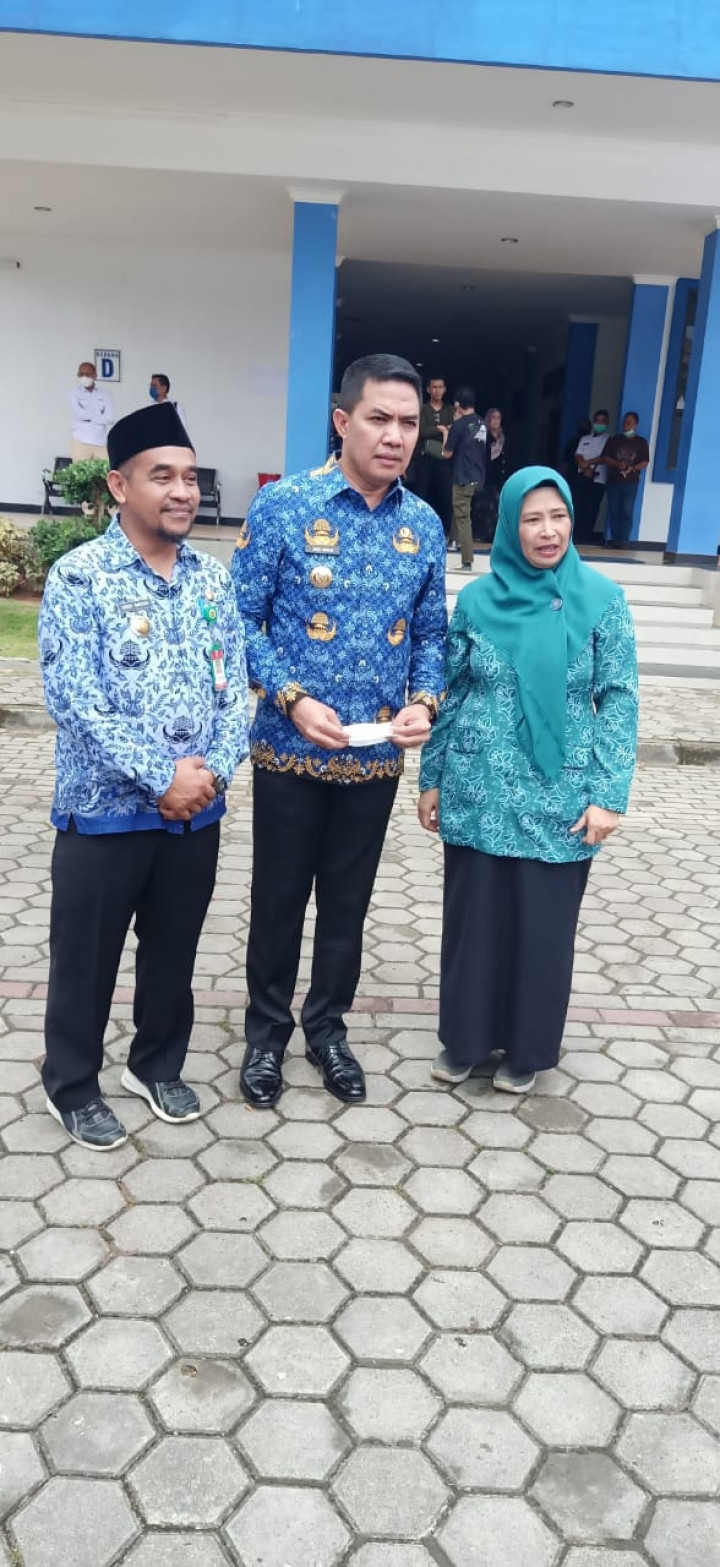 Kegiatan pro bebaya TA 2022 dan penyerahan Paket Sembako serta peralatan sekolah oleh bapak Walikota H. Andi Harun