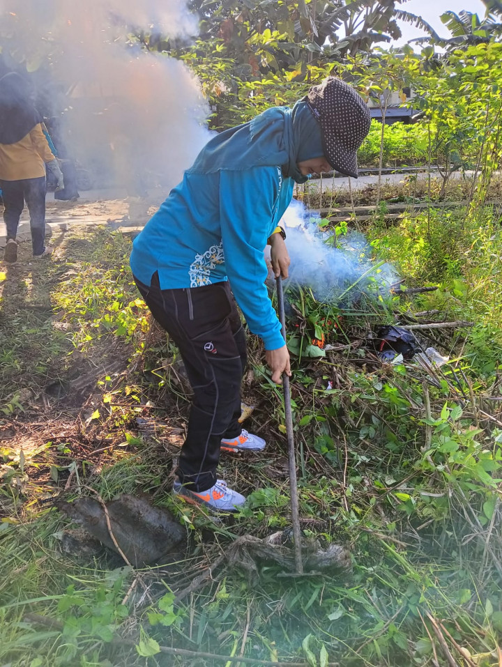 Gotong Royong Dasa Wisma RT 26 Bersama PKK dan Posyandu