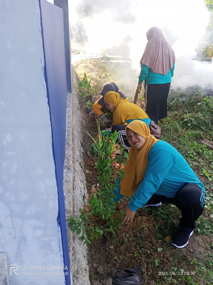 Gotong Royong Dasa Wisma RT 26 Bersama PKK dan Posyandu