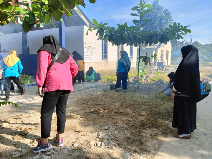 Gotong Royong Dasa Wisma RT 26 Bersama PKK dan Posyandu