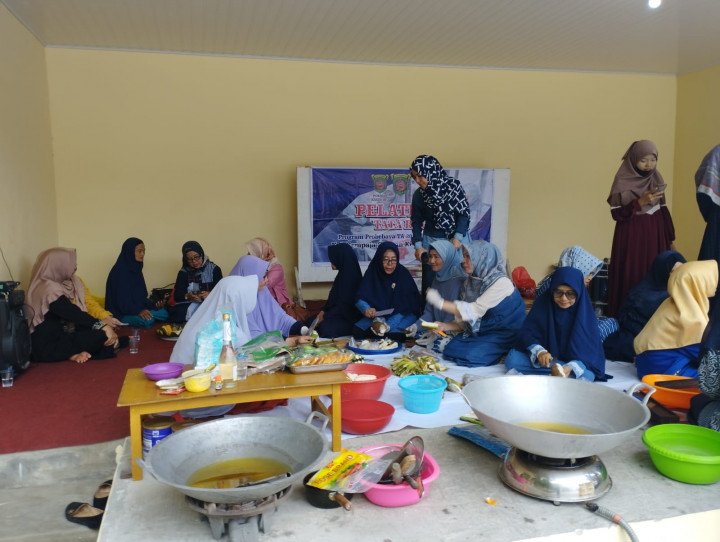 Pelatihan Tataboga di lingkungan RT.16
