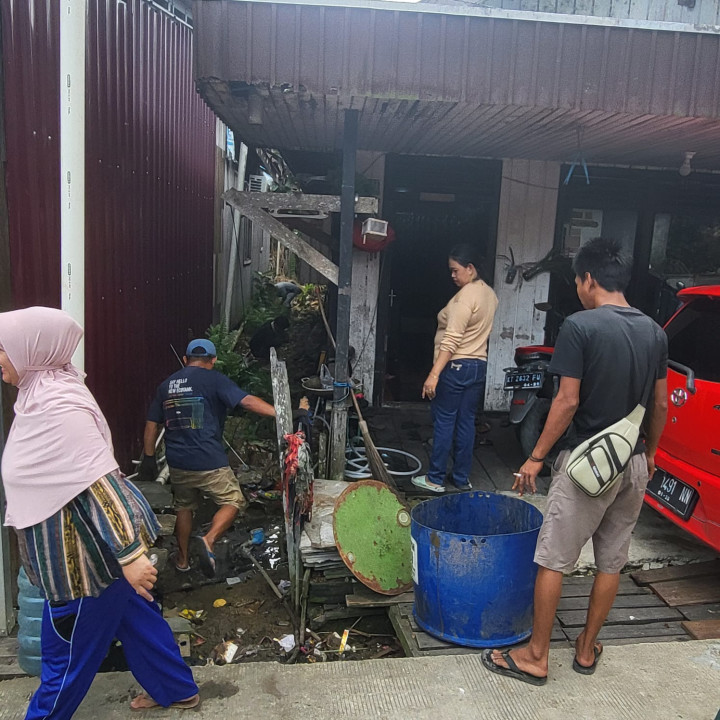 Gotong Royong Warga RT. 24
