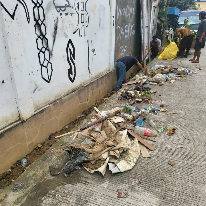 Gotong Royong Warga RT. 24