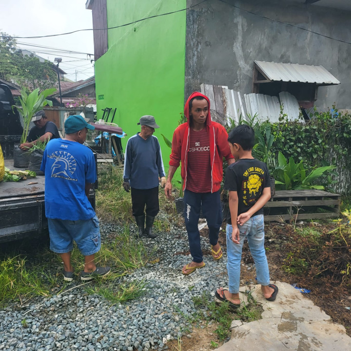 Gotong Royong Warga RT. 24