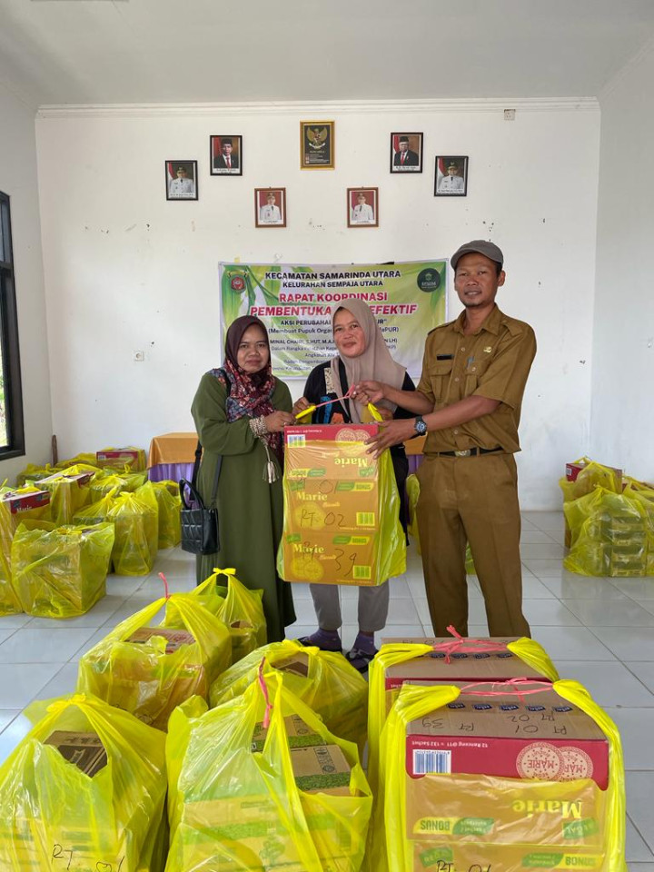 Penyerahan Makanan Tambahan Posyandu  di RT.01,02 , dan 39 Bidang Pemberdayaan Masyarakat Tahun 2023