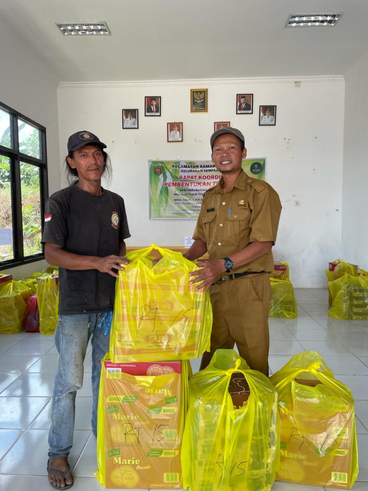 Penyerahan Makanan Tambahan Posyandu di RT.15 Bidang Pemberdayaan Masyarakat Tahun 2023