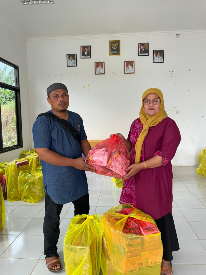 Penyerahan Makanan Tambahan Posyandu di RT.31 Bidang Pemberdayaan Masyarakat Tahun 2023