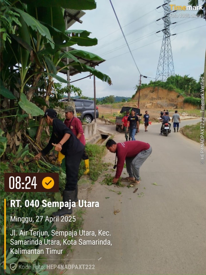 Gotong Royong Masal di RT. 42,40,37,33,Tgl 27 april 2025