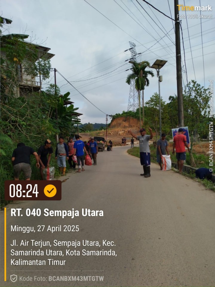 Gotong Royong Masal di RT. 42,40,37,33,Tgl 27 april 2025
