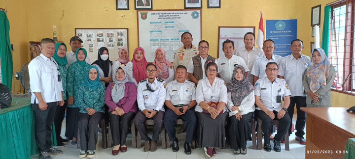 Peninjauan Klarifikasi Lapangan oleh Tim Penilaian Evaluasi Perkembangan Kelurahan ( EPKEL) di Kantor Kelurahan Sengkotek dari 5 Besar Lomba Kelurahan Tingkat Kota Samarinda Tahun 2023