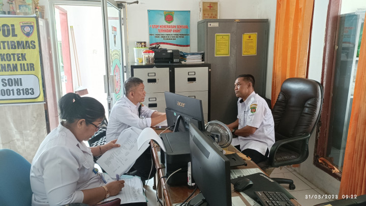 Peninjauan Klarifikasi Lapangan oleh Tim Penilaian Evaluasi Perkembangan Kelurahan ( EPKEL) di Kantor Kelurahan Sengkotek dari 5 Besar Lomba Kelurahan Tingkat Kota Samarinda Tahun 2023