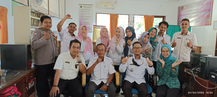 Peninjauan Klarifikasi Lapangan oleh Tim Penilaian Evaluasi Perkembangan Kelurahan ( EPKEL) di Kantor Kelurahan Sengkotek dari 5 Besar Lomba Kelurahan Tingkat Kota Samarinda Tahun 2023