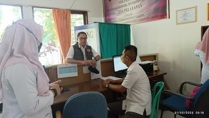 Peninjauan Klarifikasi Lapangan oleh Tim Penilaian Evaluasi Perkembangan Kelurahan ( EPKEL) di Kantor Kelurahan Sengkotek dari 5 Besar Lomba Kelurahan Tingkat Kota Samarinda Tahun 2023