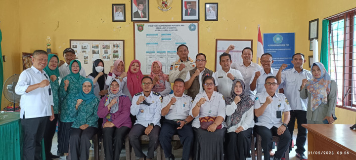 Peninjauan Klarifikasi Lapangan oleh Tim Penilaian Evaluasi Perkembangan Kelurahan ( EPKEL) di Kantor Kelurahan Sengkotek dari 5 Besar Lomba Kelurahan Tingkat Kota Samarinda Tahun 2023