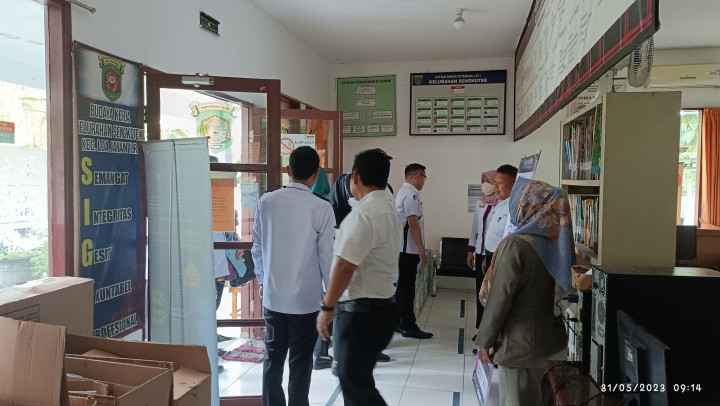 Peninjauan Klarifikasi Lapangan oleh Tim Penilaian Evaluasi Perkembangan Kelurahan ( EPKEL) di Kantor Kelurahan Sengkotek dari 5 Besar Lomba Kelurahan Tingkat Kota Samarinda Tahun 2023