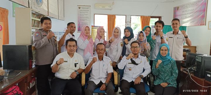 Peninjauan Klarifikasi Lapangan oleh Tim Penilaian Evaluasi Perkembangan Kelurahan ( EPKEL) di Kantor Kelurahan Sengkotek dari 5 Besar Lomba Kelurahan Tingkat Kota Samarinda Tahun 2023