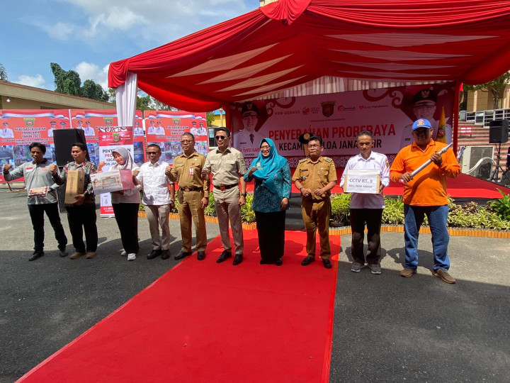 Penyerahan Probebaya Kecamatan Loa Janan Ilir Tahun 2023 oleh Bapak Walikota Samarinda