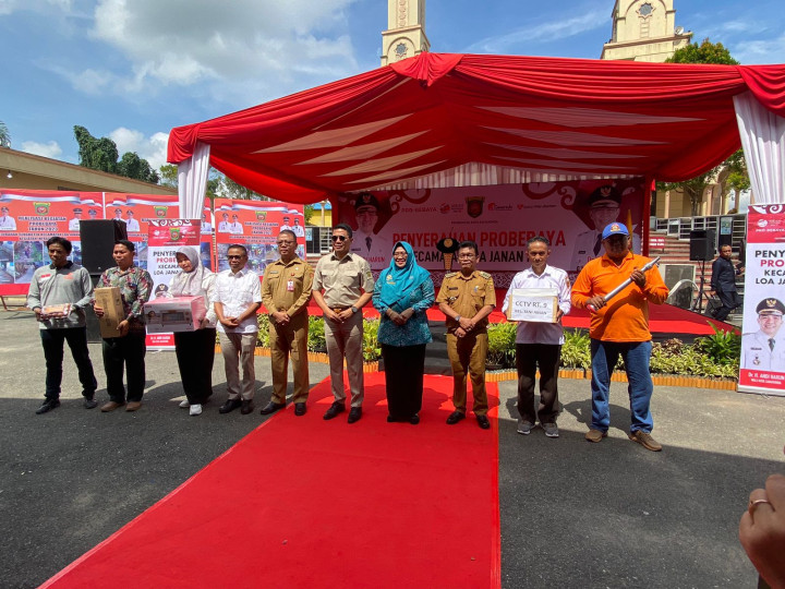 Penyerahan Probebaya Kecamatan Loa Janan Ilir Tahun 2023 oleh Bapak Walikota Samarinda