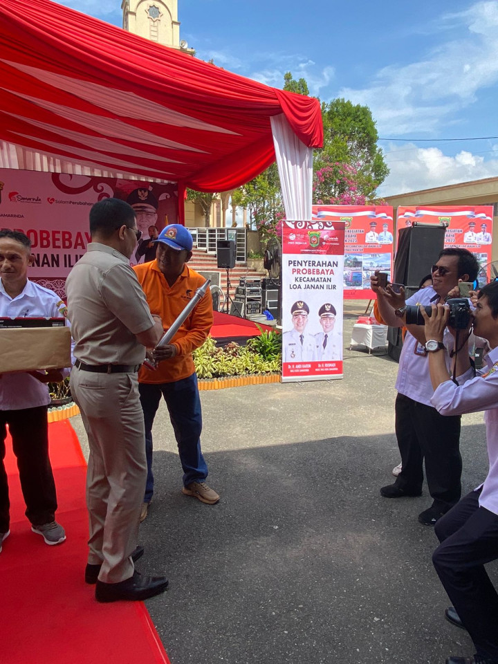 Penyerahan Probebaya Kecamatan Loa Janan Ilir Tahun 2023 oleh Bapak Walikota Samarinda