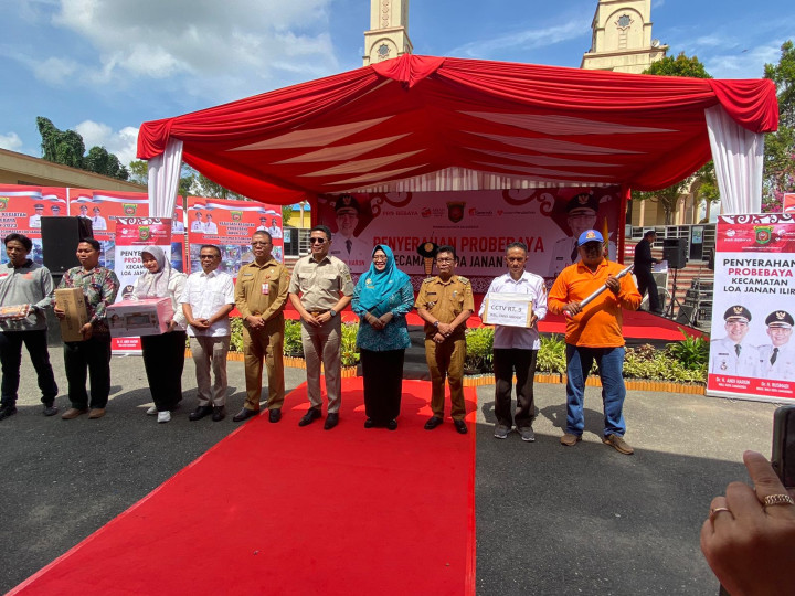Penyerahan Probebaya Kecamatan Loa Janan Ilir Tahun 2023 oleh Bapak Walikota Samarinda