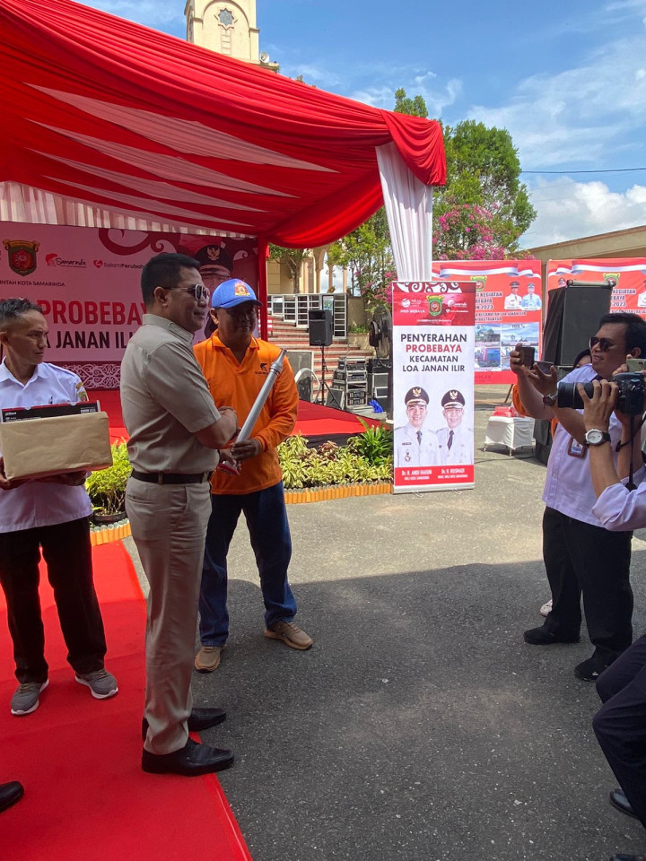 Penyerahan Probebaya Kecamatan Loa Janan Ilir Tahun 2023 oleh Bapak Walikota Samarinda