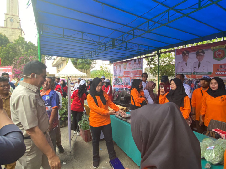 Penyerahan Probebaya Kecamatan Loa Janan Ilir Tahun 2023 oleh Bapak Walikota Samarinda