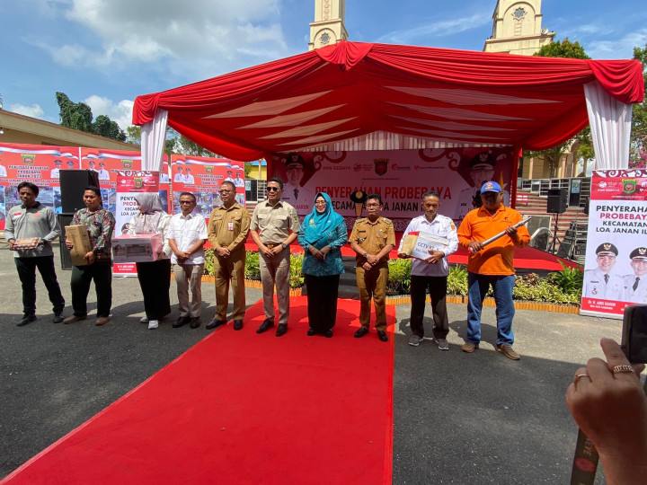 Penyerahan Probebaya Kecamatan Loa Janan Ilir Tahun 2023 oleh Bapak Walikota Samarinda