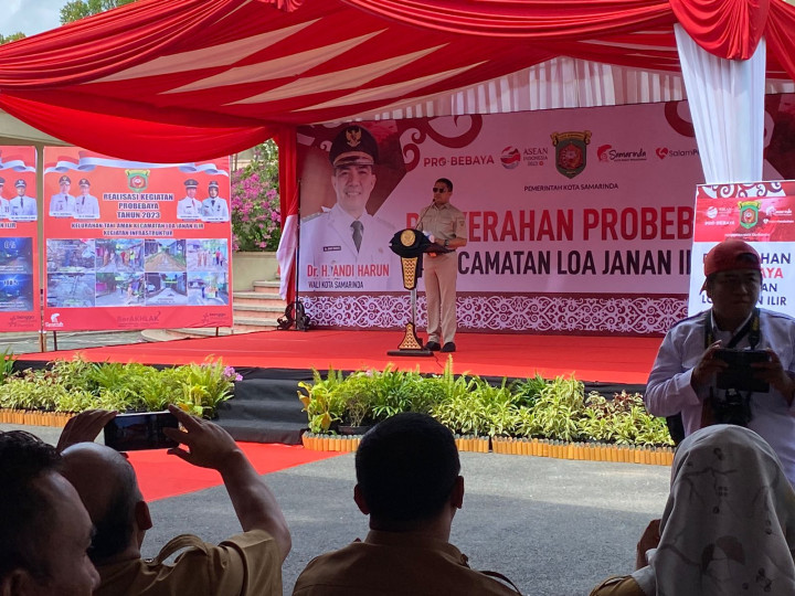 Penyerahan Probebaya Kecamatan Loa Janan Ilir Tahun 2023 oleh Bapak Walikota Samarinda
