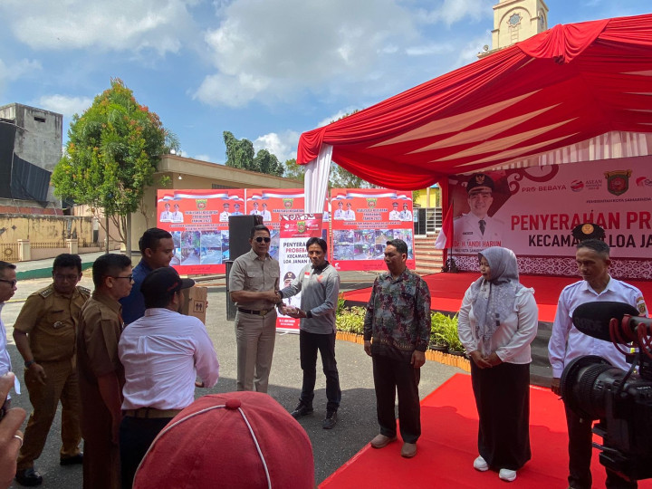 Penyerahan Probebaya Kecamatan Loa Janan Ilir Tahun 2023 oleh Bapak Walikota Samarinda
