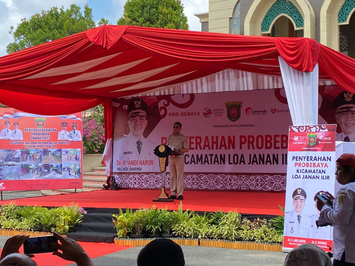 Penyerahan Probebaya Kecamatan Loa Janan Ilir Tahun 2023 oleh Bapak Walikota Samarinda