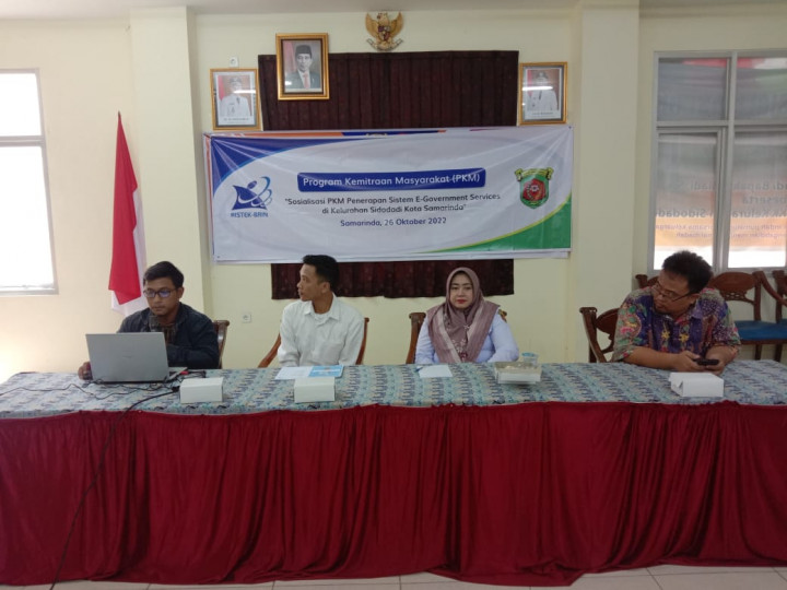 Kegiatan Sosialisasi PKM Penerapan Sistem E-Govermment Services di Kelurahan Sidodadi yang di sampaikan langsung dari UMKT, di hadiri Seklur (mewakili lurah) dan juga RT