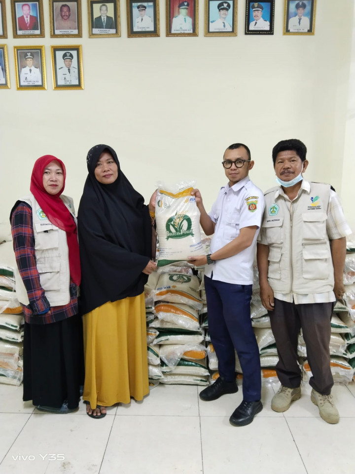 Kegiatan Pendistribusian Beras Program Bantuan CPP di Kelurahan Sidodadi