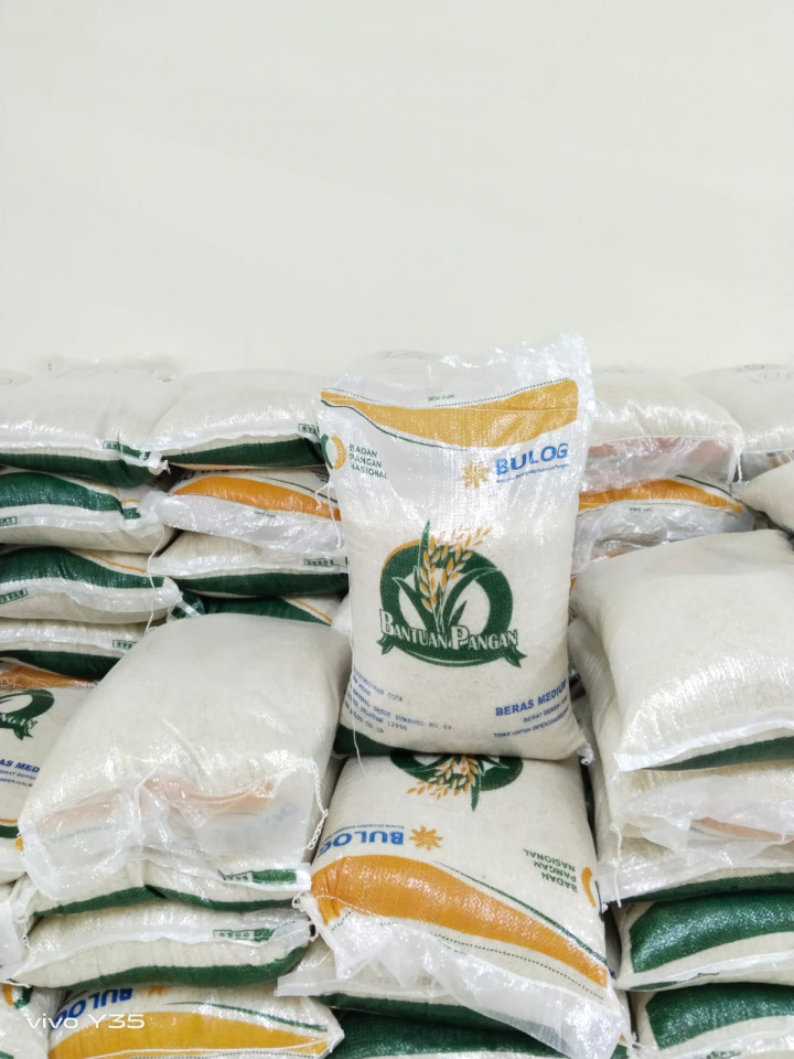 Kegiatan Pendistribusian Beras Program Bantuan CPP di Kelurahan Sidodadi