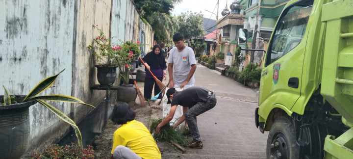 Kerja Bakti Kelurahan Sidodadi di Wilayah Jl. Trisari (RT 20,21,22,23,24,25)