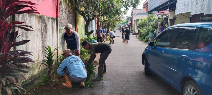 Kerja Bakti Kelurahan Sidodadi di Wilayah Jl. Trisari (RT 20,21,22,23,24,25)