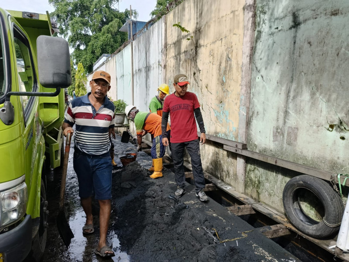 Kerja Bakti Kelurahan Sidodadi di Wilayah Jl. Trisari (RT 20,21,22,23,24,25)