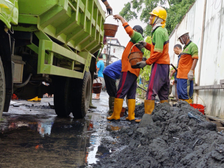 Kerja Bakti Kelurahan Sidodadi di Wilayah Jl. Trisari (RT 20,21,22,23,24,25)
