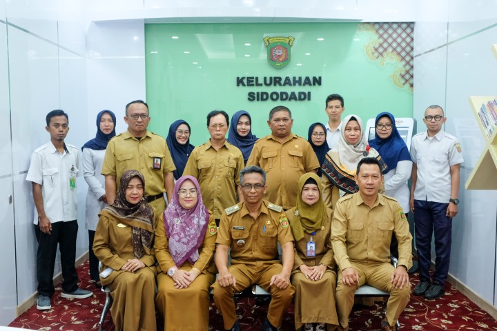 Foto Bareng Tolak Grafitasi