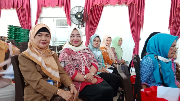 Praktek Pengolahan Tepung Pangan Lokal di Aula Kecamatan Samarinda Ulu