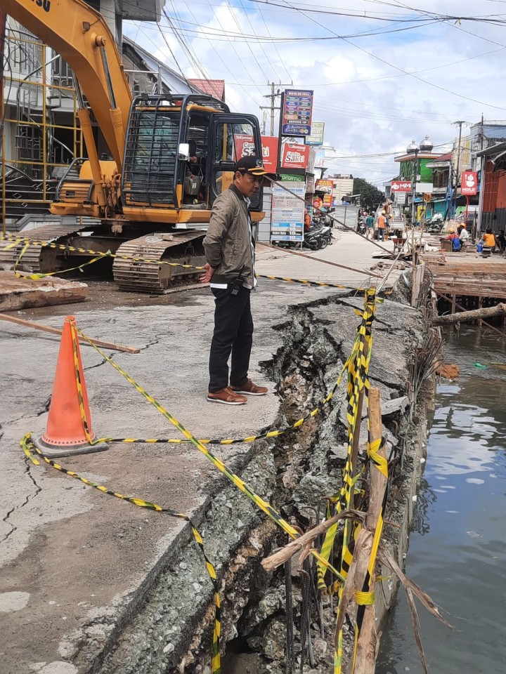 Pengecekan Perbaikan Saluran Drainnase Simpang Empat Jl.K.S.tubun-Jl.Pasudan