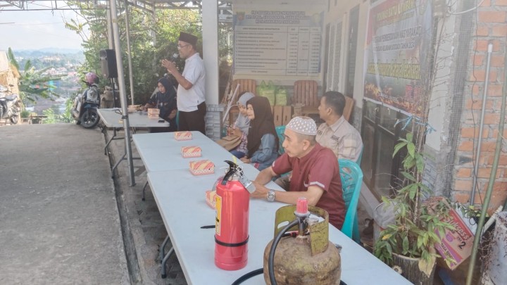 Sosialisasi Bahaya kebakaran di RT 04.Kel.Sidodadi