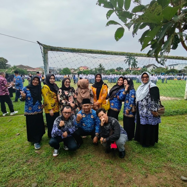 Upacara Peringatan hari Kemerdekaan 17 Agustus di lap.Bola Trisari Kec.samarinda ulu