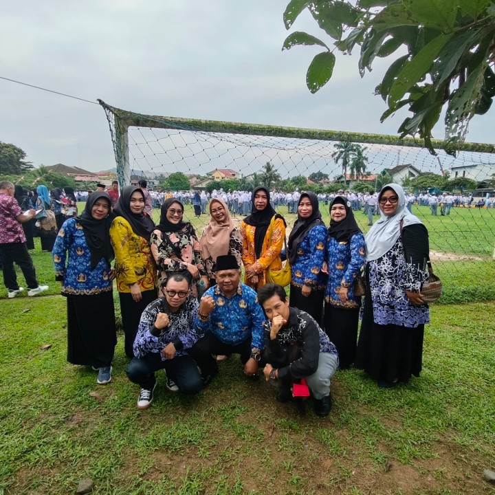 Upacara Peringatan hari Kemerdekaan 17 Agustus di lap.Bola Trisari Kec.samarinda ulu