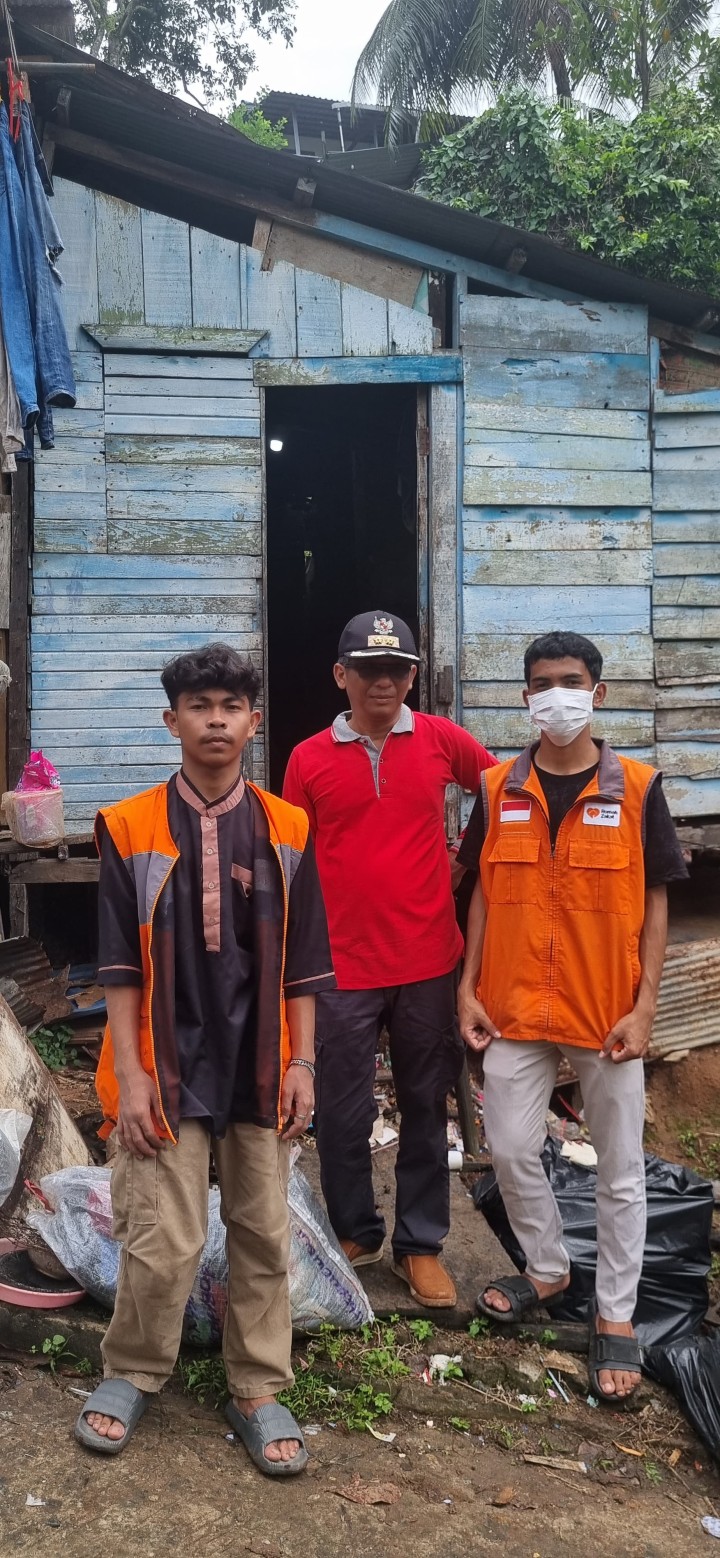 kerja bakti di lingkungan Rt.48 dan jalan santai rangkaian Hut RI