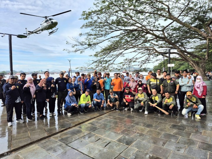 BERSIH -BERSIH TERAS SAMARINDA