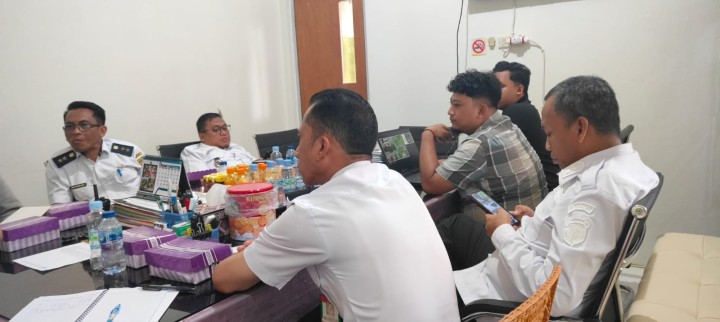 Rapat Koordinasi drainase jembatan Flayover Jl.Juanda di lingkungan RT.59 Kelurahan Sidodadi bertempat kantor Kecamatan Samarinda ULu di hadiri Dinas PUPR