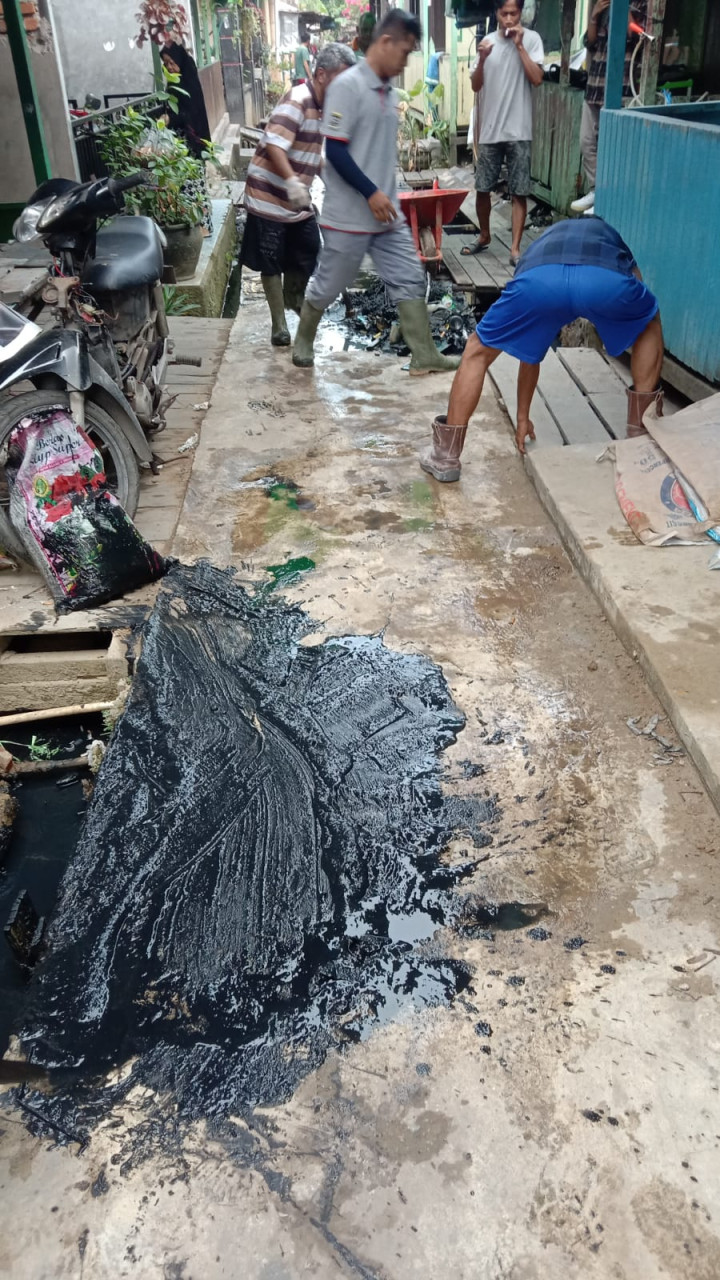 Kegiatan Gotong Royong di Lingkungan Kecamatan Samarinda Ilir Tahun 2024
