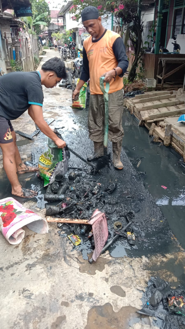 Kegiatan Gotong Royong di Lingkungan Kecamatan Samarinda Ilir Tahun 2024