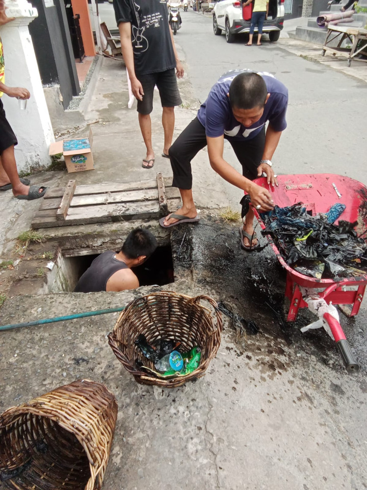 Kegiatan Gotong Royong di Lingkungan Kecamatan Samarinda Ilir Tahun 2024